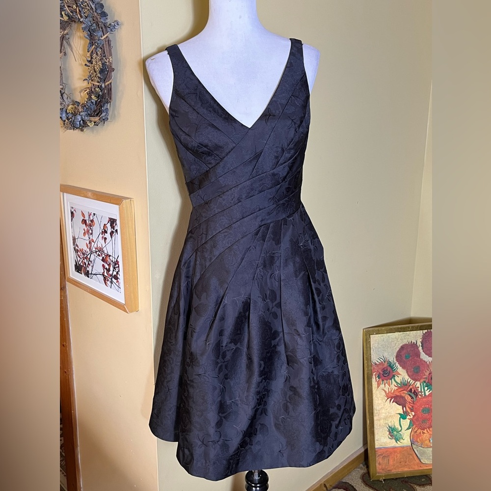 WHITEHOUSE BLACKMARKET size 4 Elegant LBD "Poof" Underskirt Damask Floral Knit